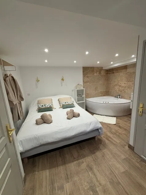 Julie's little suite with balneo - Image 1