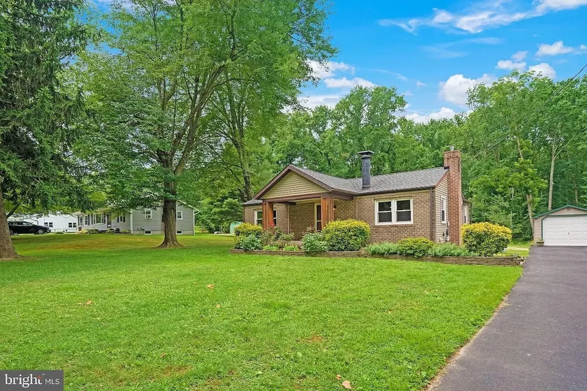 Charming & Comfortable House - Image 1