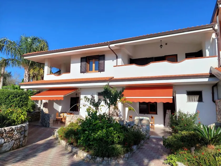 Two-room apartment with 4 beds, covered veranda and swimming pool - Image 1