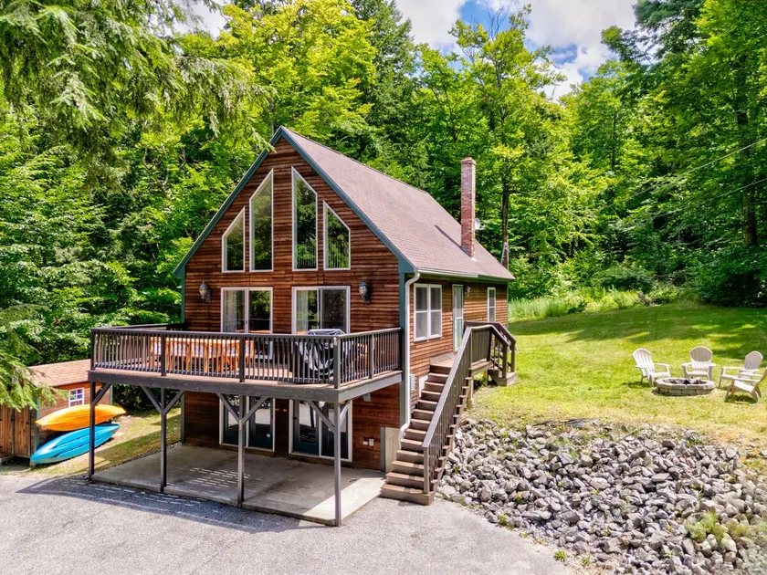 Waterfront Access with Kayaks Private Deck and a Firepit - Image 1