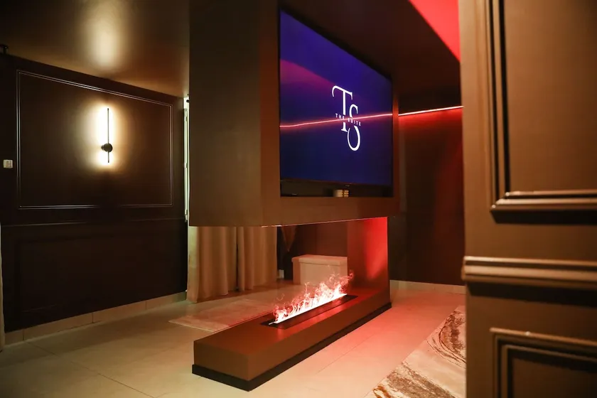 Exceptional suite with private spa - Image 1