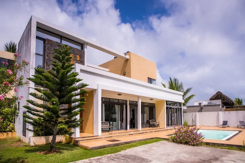 Villa Fitz: Sunlit Beach Getaway w/ Pool + WIFI - Image 1