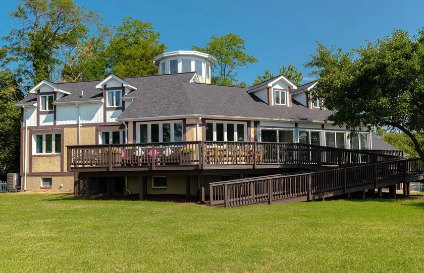 4-BR Unique Waterfront House - Your Perfect Escape - Image 1