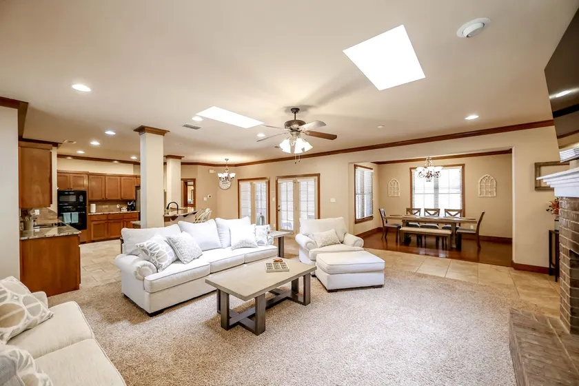 •Walk to Tech stadium with Game Room, Sleeps 12! - Image 1