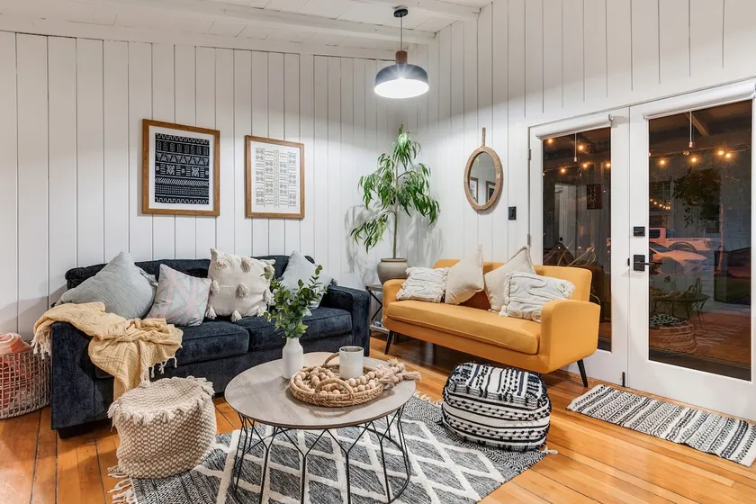 The Eclectic Garden Hideaway:with bonus back house - Image 1