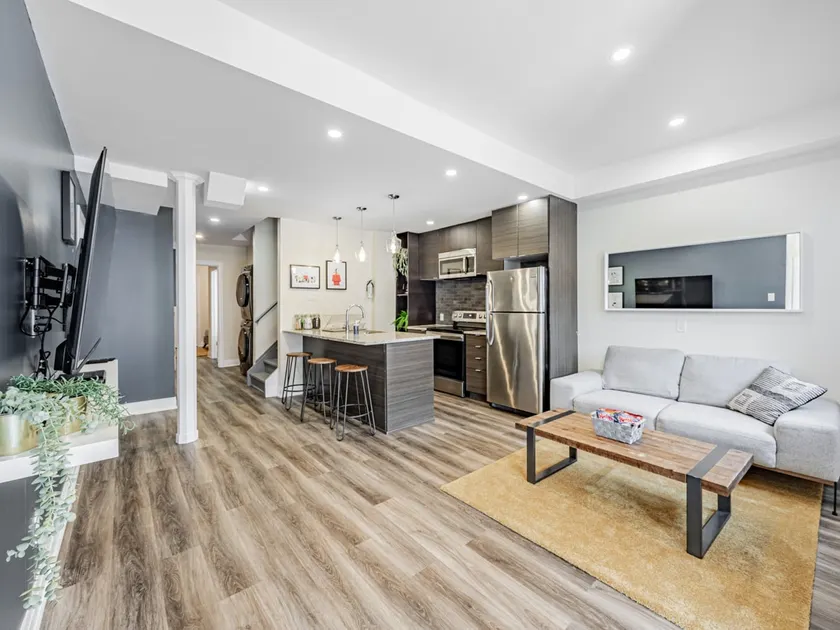 The Perfect 1 Bdrm Apt w/Parking - Image 1