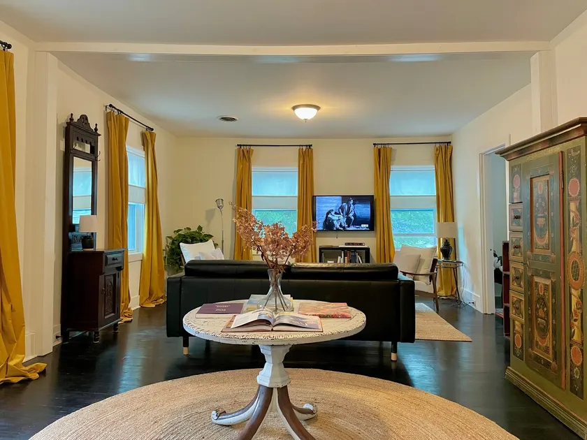 Post Office Apartment - Image 1