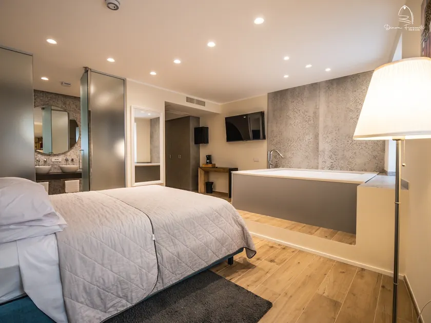 Room with whirlpool in Vasto - Image 1