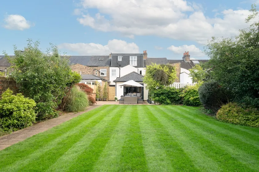 Central Windsor, Large Garden, Games Room & Office - Image 1