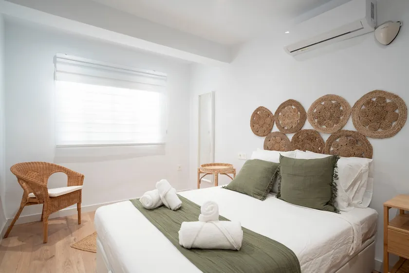 Ronda Suites next to train station and hospitals - Image 1