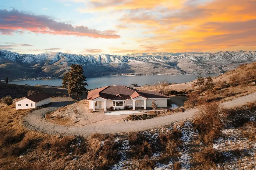 Lake Chelan Views • Hot Tub • Game Room - Image 1