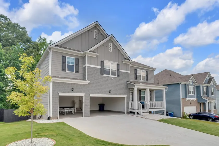 Luxury 5BR Perfect For Insurance & Corporate Stays - Image 1
