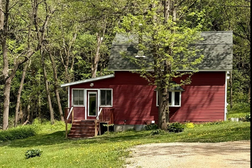 Quaint Secluded Country Home - Image 1