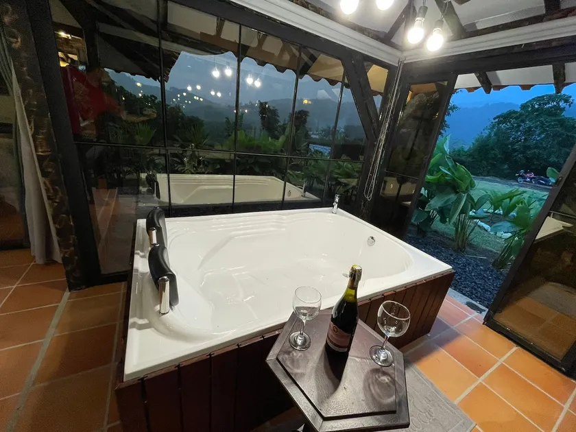 Monkey Village Besitos Cabin with Tub and Wifi - Image 1