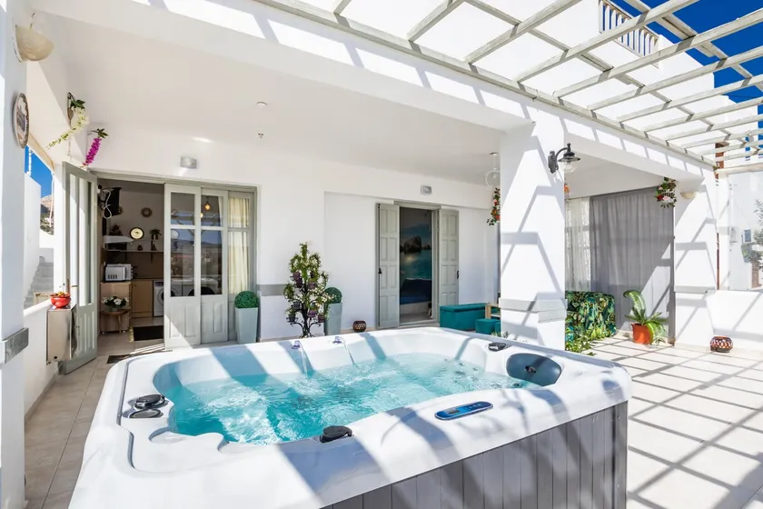 Perama Luxury Apartment - Image 1