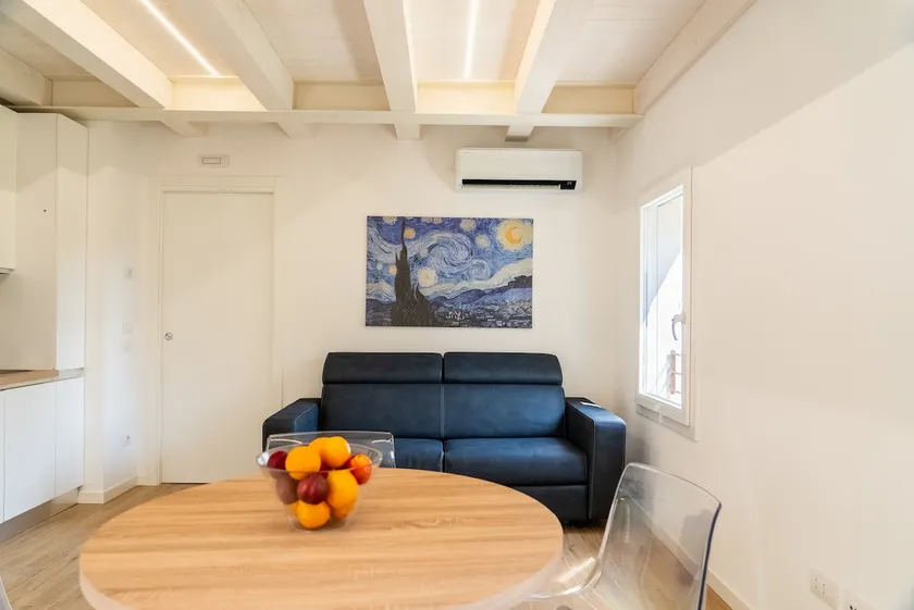 Modern Suite in Downtown Treviso - Image 1