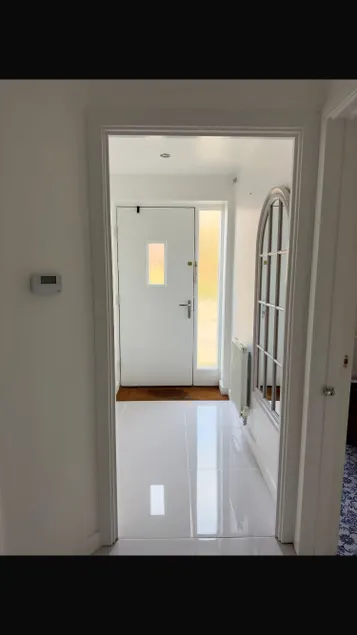 Beautiful self contained flat - Image 1