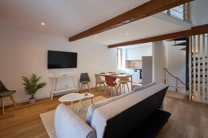 The Harmonious Bulwark – Triplex at the Foot of the City - Image 1