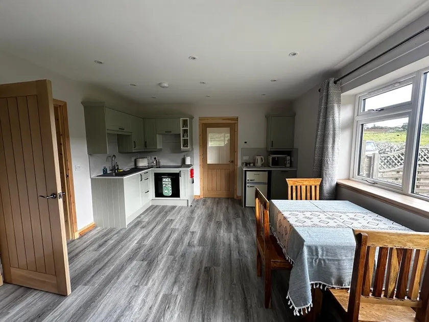 Taigh Geal Apartment - Image 1