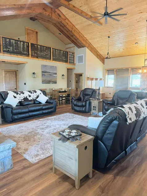 Brand new barndominium Sleeps 10 - Image 1