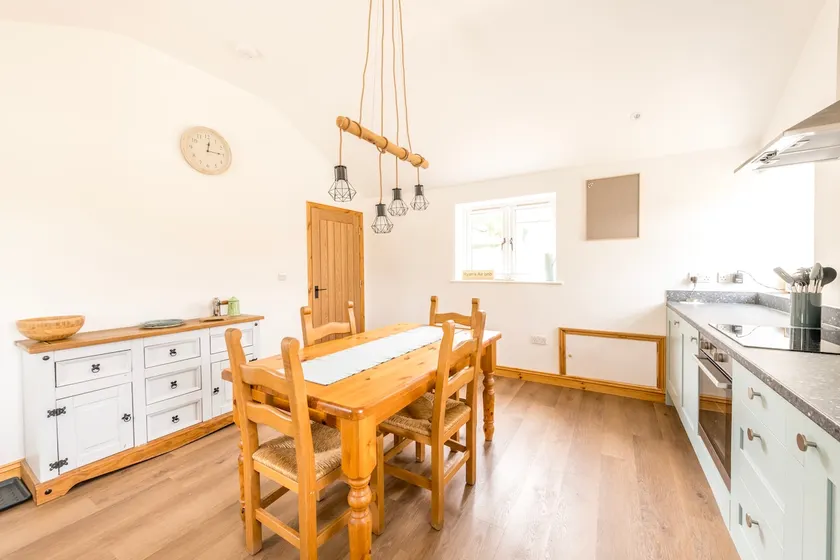 Well-located countryside cottage - Image 1