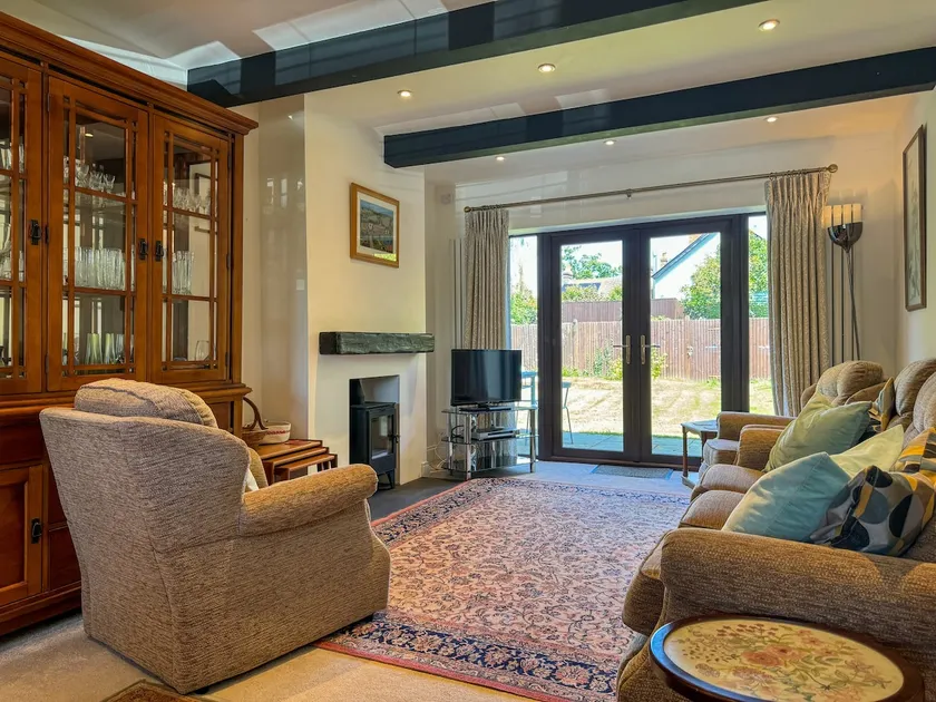 New! Double Driveway, Large Garden Sleeps 4 Book Now! - Image 1