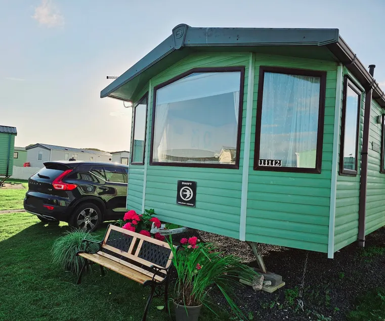 Cosy caravan by the beach - Image 1