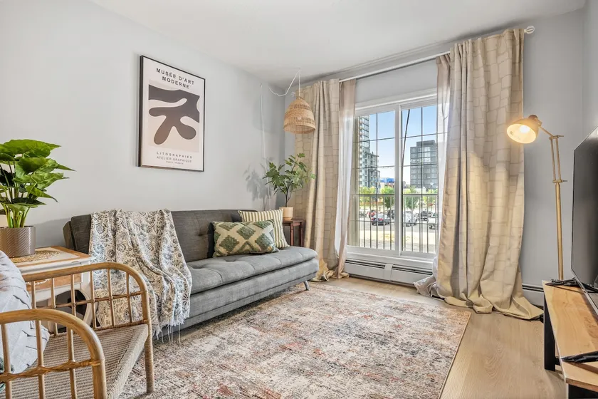 2bed 2bath w/AC, udgr parking (2nd floor unit) - Image 1