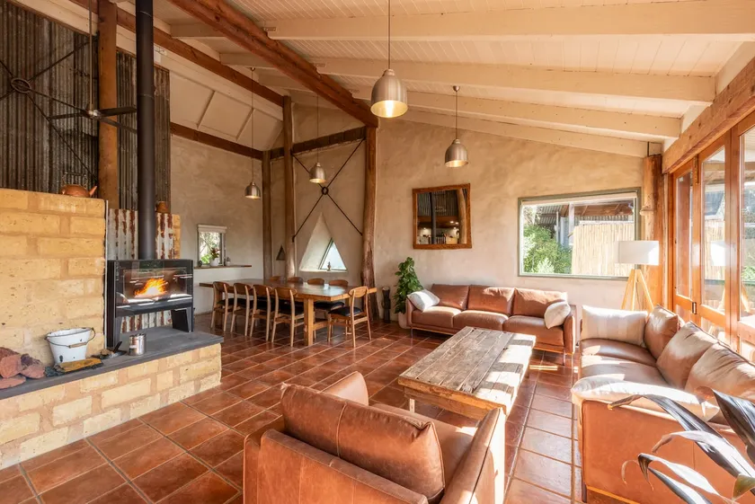 Stunning Leura Home with Spa in Leura - Image 1