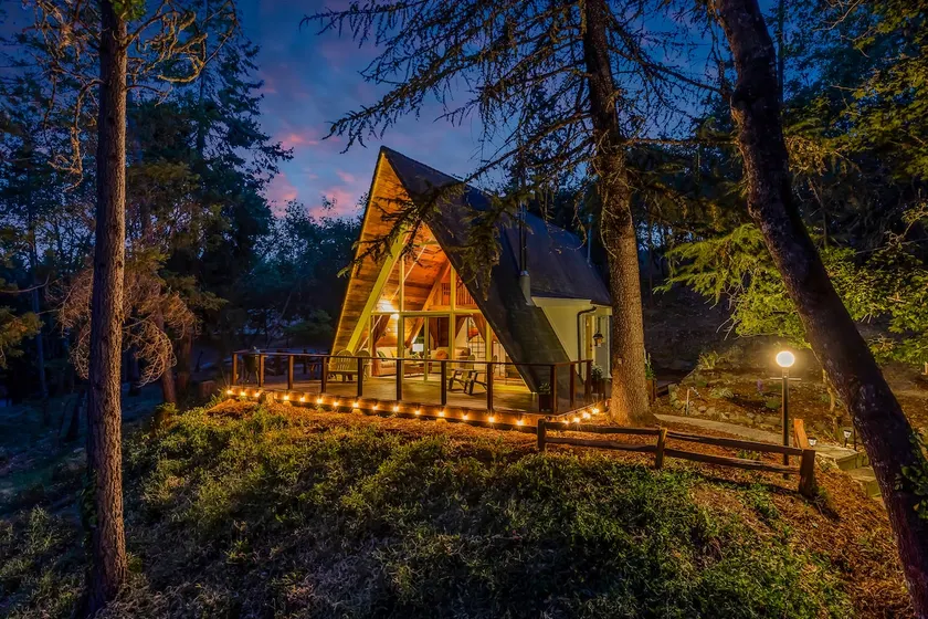 The Epic A - Charming 1960s A-Frame w/Hot tub - Image 1