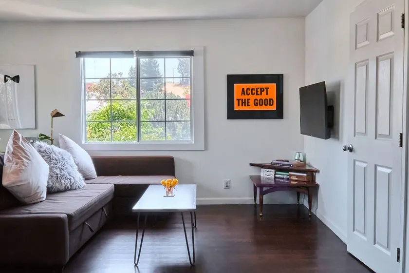 LA hideaway with outdoor space and parking! - Image 1