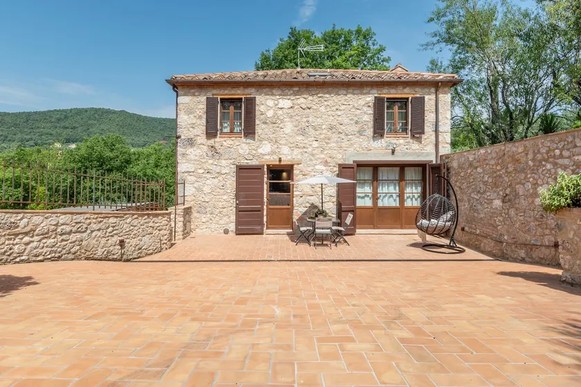 Villa Rosa: hot tub, garden, 15 min. to Siena - Image 1
