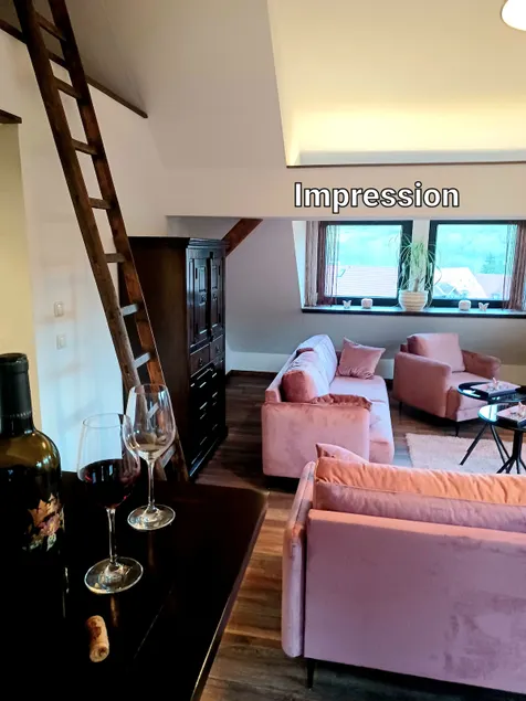Pink velvet loft for up to 6 people - Image 1