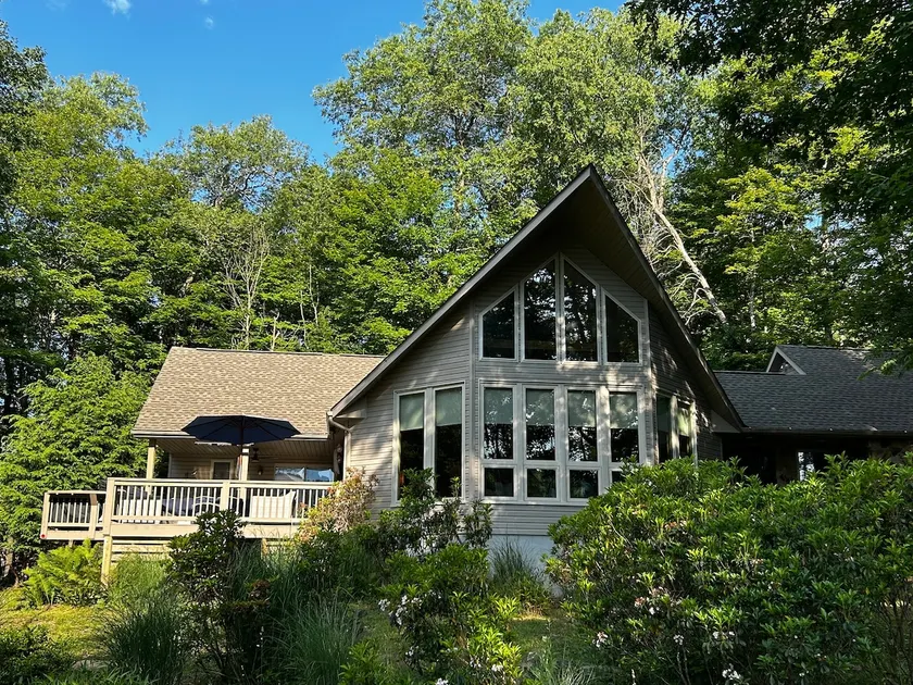 Country Roads Relax by the Fire & Enjoy Lake Views - Image 1