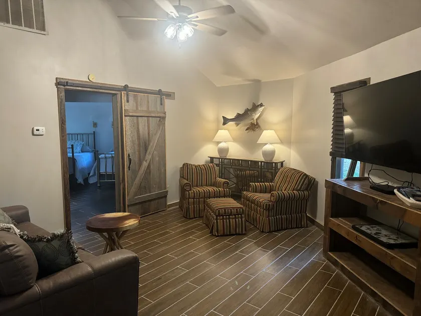 “The Spinney” at Enid Lake • Book now for summer! - Image 1