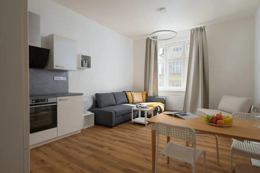 New&Modern home for 5 in Vibrant area near Centre! - Image 1