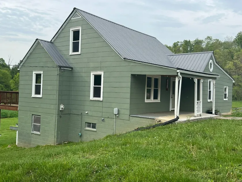 The Walnut Branch Farmhouse - Image 1