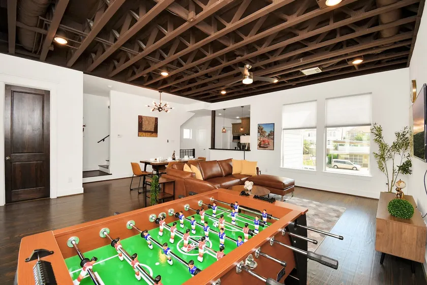 Stunning Home•3BDR•5Beds ft. SkylineView•BBQ•Patio - Image 1