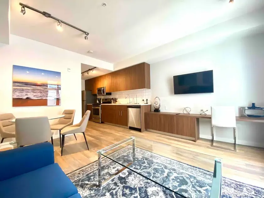 1BR Condo in the Heart of Sidney - Image 1