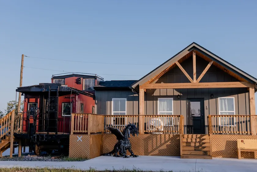 Train in Breaux Bridge-Caboose and Train Station - Image 1