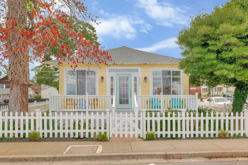 Cozy Waterfront Cottage - Pet Friendly - Image 1
