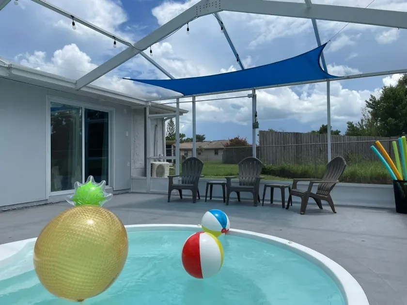 Cozy 3-bed home with Pool - Image 1
