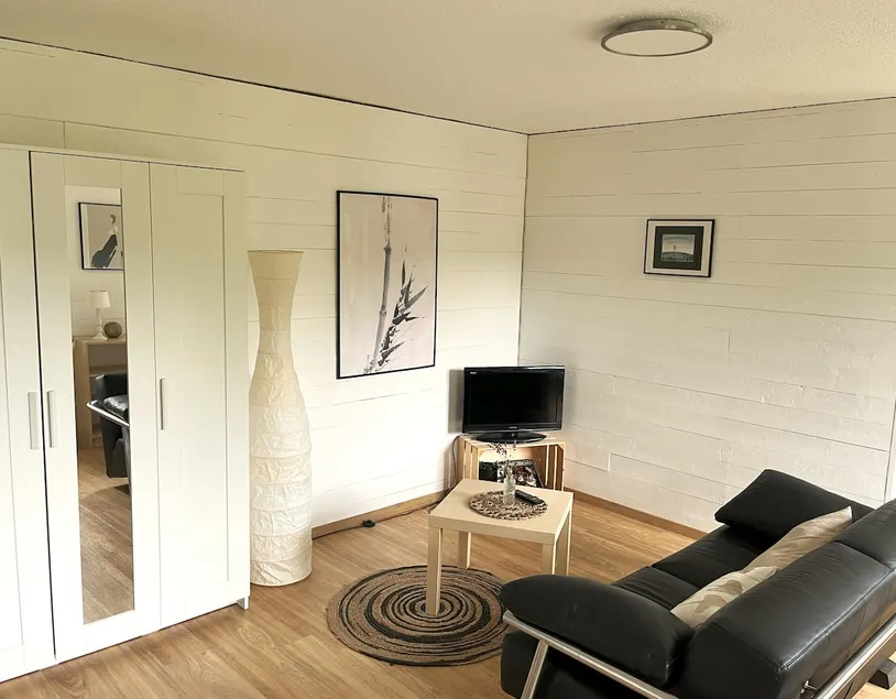 Studio on the ground floor, refurbished - Image 1