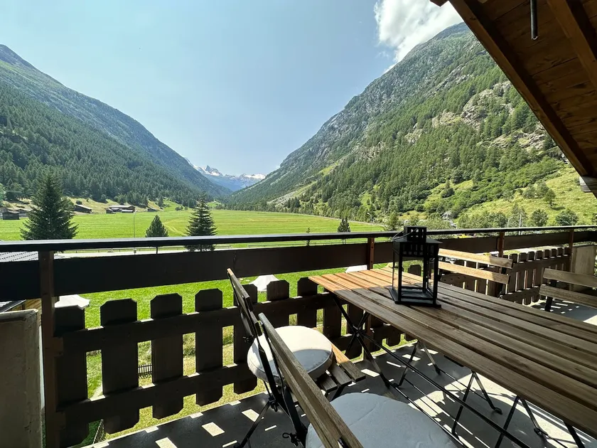 Mountain View Apartment Near Zermatt - Image 1