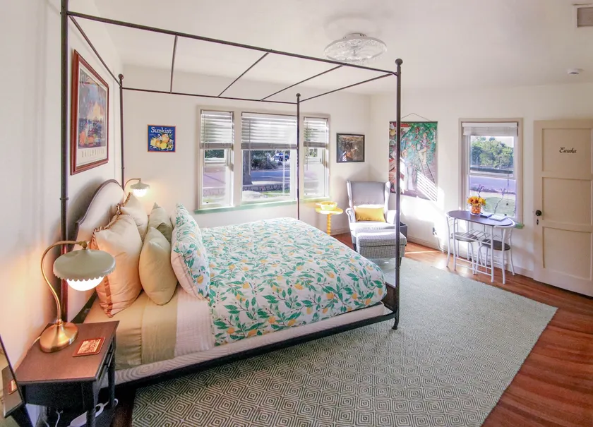 Luxury Private Suite Mountain & Orange Grove Views - Image 1