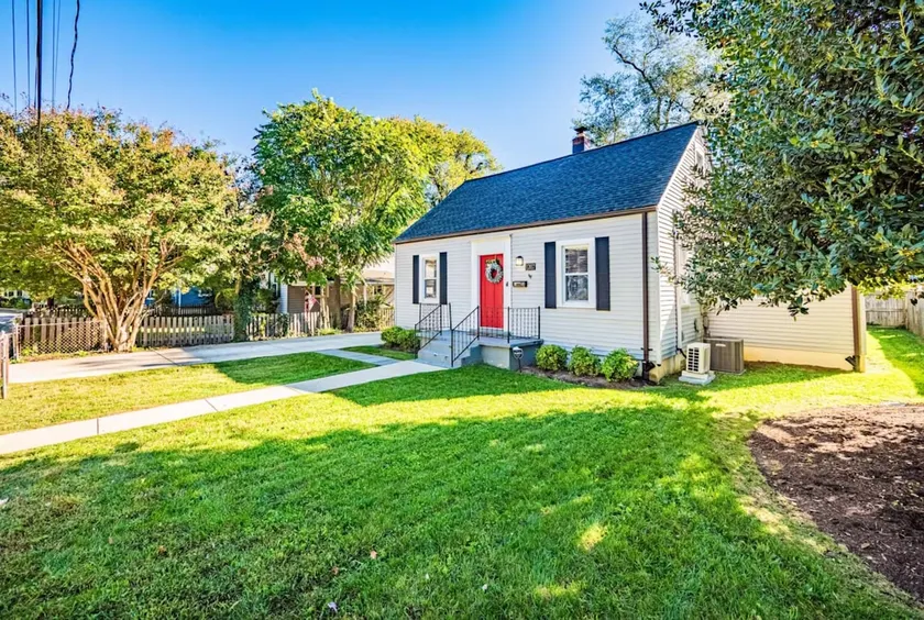 The Red Door Cottage - Pet-Friendly! - Image 1
