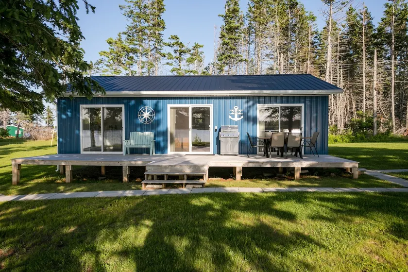 Stunning Mill River Cottage - Image 1