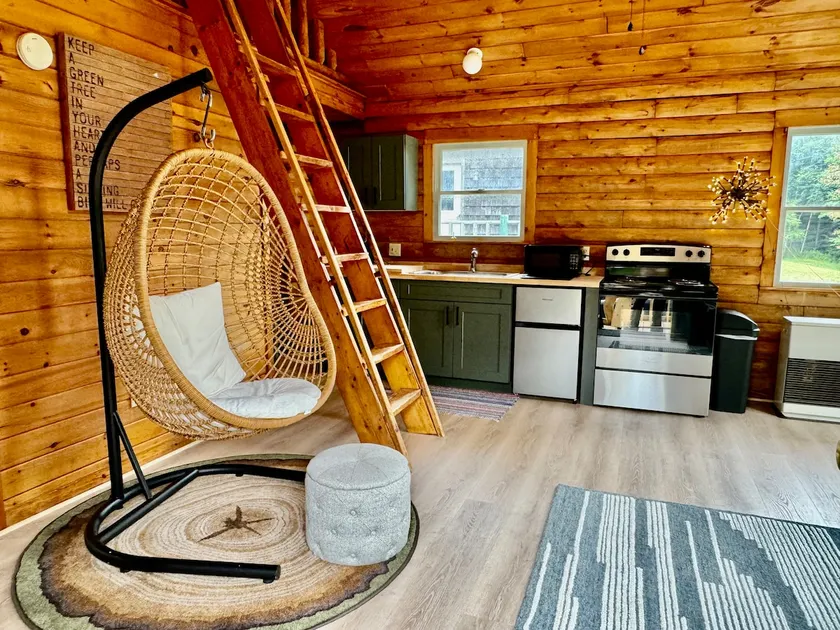 Island Cabin Close to Town - Image 1