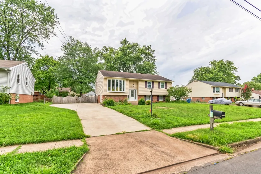 Spacious and Modern Home in Centreville - Image 1