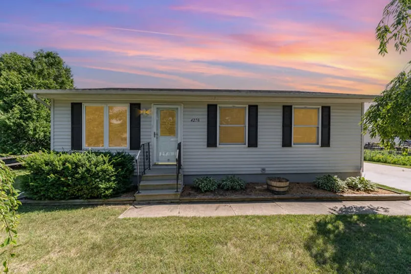 Cozy 3BR Home Near Park & Shops - Image 1
